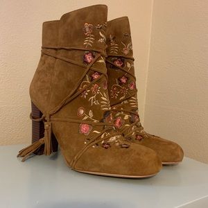 NWOT Sam Edelman Boho suede needlepoint   boot